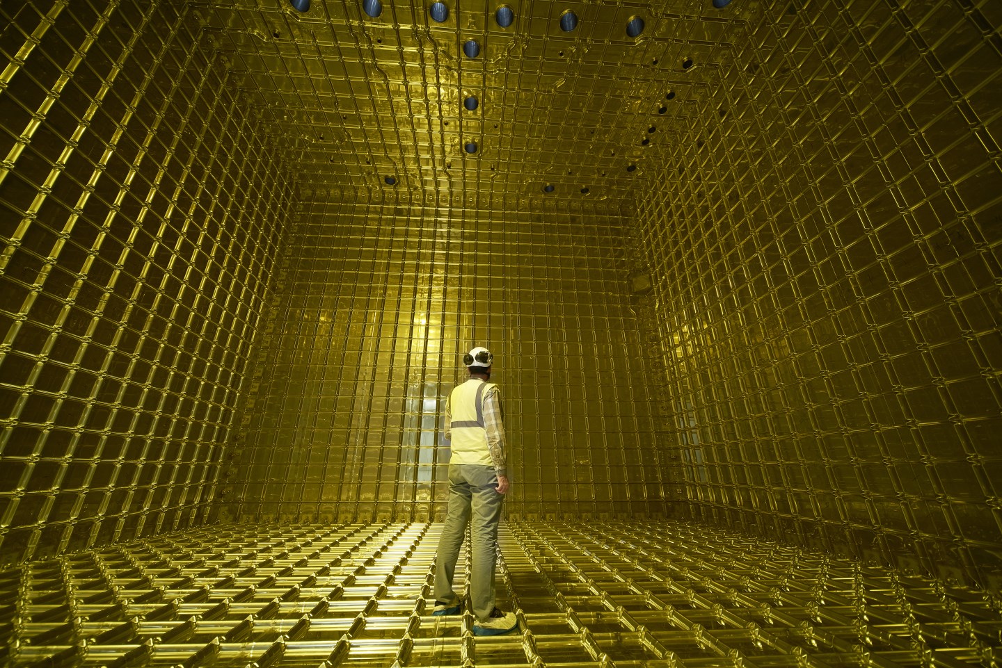 CERN Nötrino Platformu’ndaki ProtoDUNE kriyostatının içi